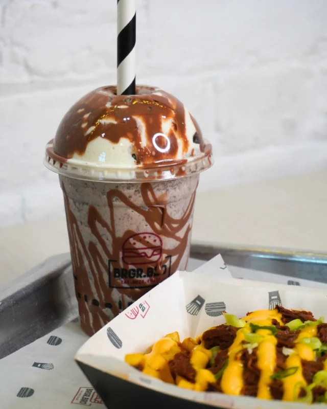 Who says you can’t have it all?

Oreo milkshake and pulled beef brisket loaded fries 😋 

Your new favourite combo, who would give this a try?

#batley #brgrbro #loadedfries #beefbrisket #beef #mikshake #oreo #oreomilkshake